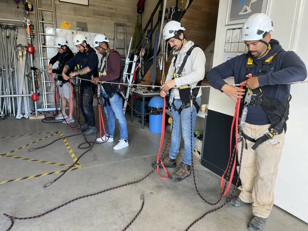 formation pour devenir installateur de panneau solaire chez Oxideve, votre centre de formation professionnel pour métiers du BTP